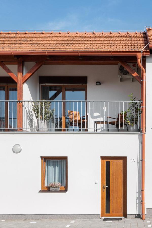 Rezidence Konevova, Mikulov Lägenhet Exteriör bild