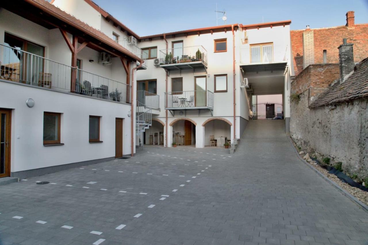 Rezidence Konevova, Mikulov Lägenhet Exteriör bild